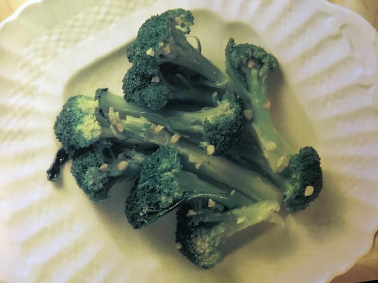 BROCCOLI WITH OIL AND GARLIC